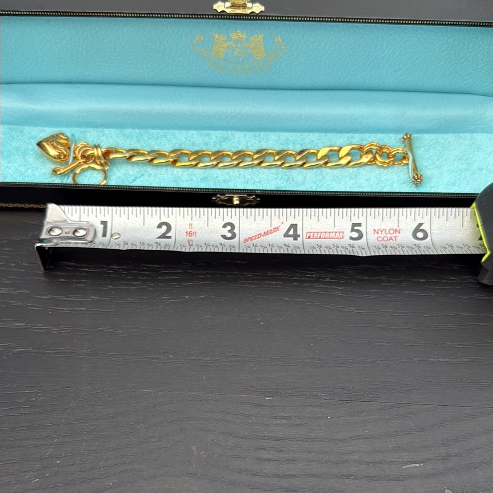 New in box Juicy Couture gold charm bracelet with heart and j charm - Picture 6 of 8